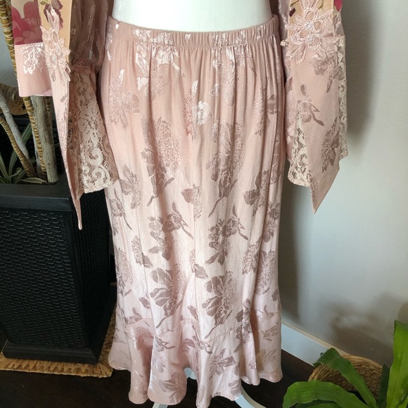 Studio VK Romantic Pink Floral Jacket & Skirt Set - Picture 5 of 15